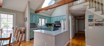 Beach & Town Walkable:Family Friendly Cape Getaway