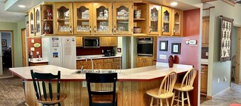 Alvie House: 5 min from Wisp&DCL, Outdoor Fire Pit, Fireplaces, Country Kitchen