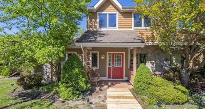 5 Bed 5 1/2 bath | Private Hot Tub | Walk to Wisp and Golf