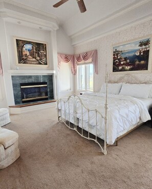 6 bedrooms, desk, iron/ironing board, free WiFi
