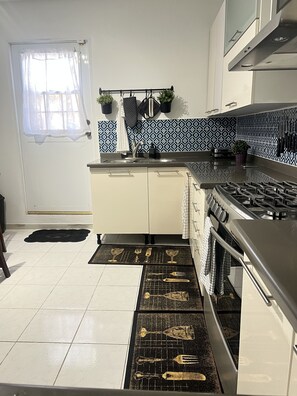 Frigorífic, microones, forn i placa de cuina