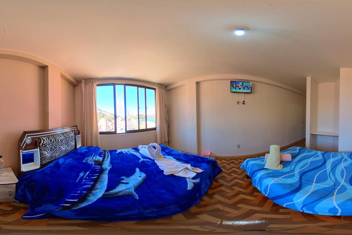 Family Quadruple Room | Desk, free WiFi