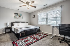 3 bedrooms, in-room safe, desk, iron/ironing board
