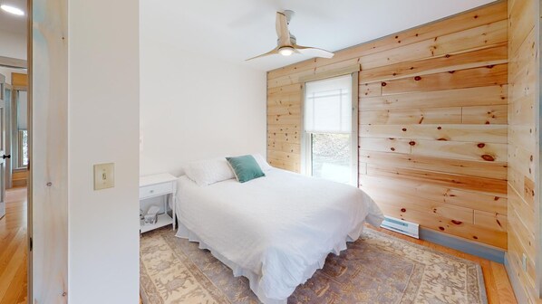 3 bedrooms, internet, bed sheets