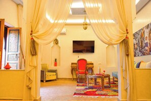 Suite Royal, 1 cama de matrimonio grande, terraza, vistas al jardín | Ropa de cama de alta calidad, colchones viscoelásticos, minibar