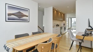 Dining - Worcester Terrace One -Top inner city location (Christchurch)