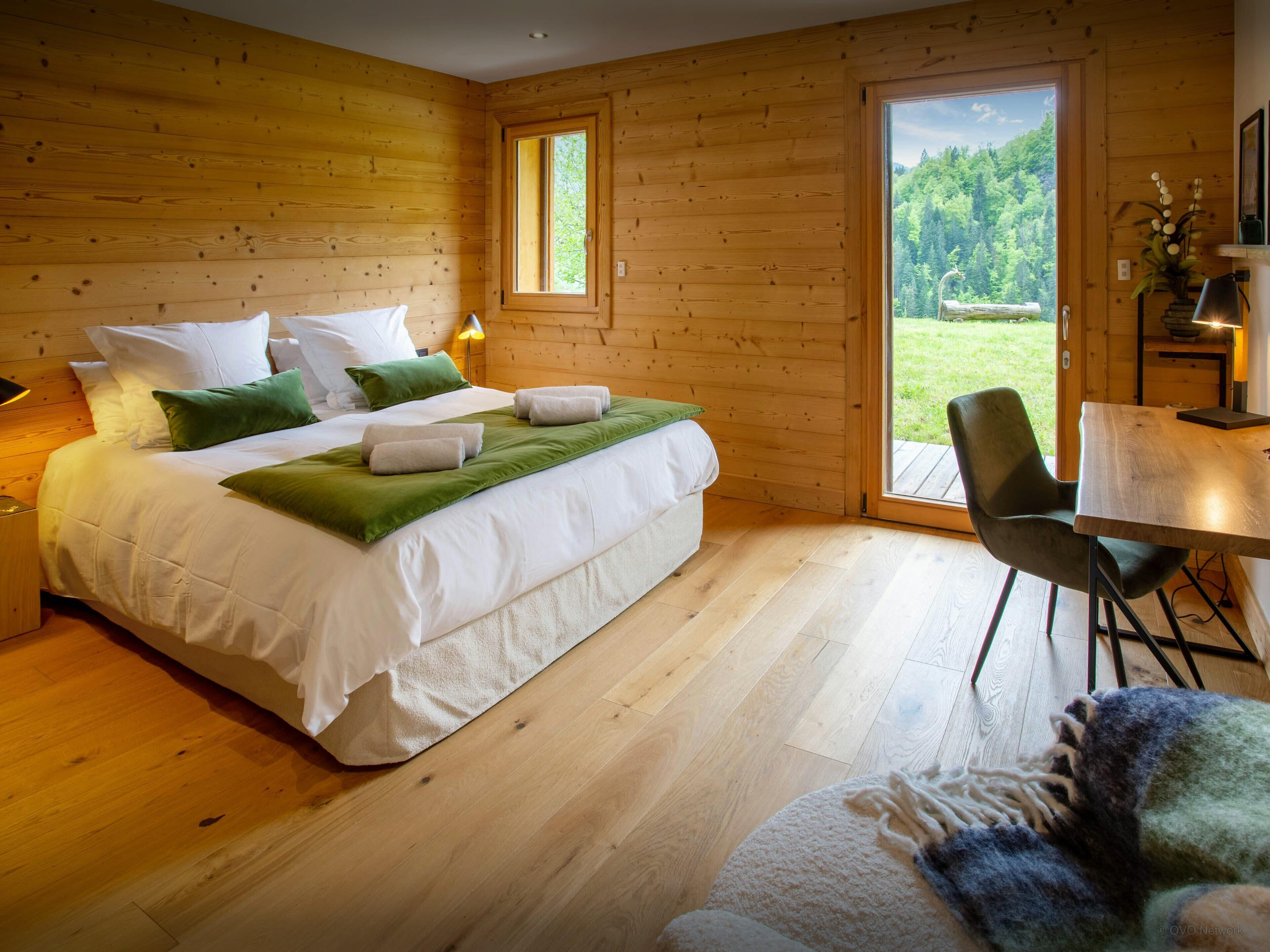 5 slaapkamers, een strijkplank/strijkijzer, wifi, beddengoed