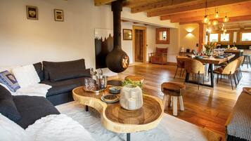 TV, fireplace, stereo