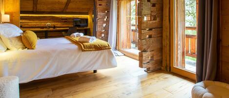 5 habitaciones, tabla de planchar con plancha, wifi y ropa de cama