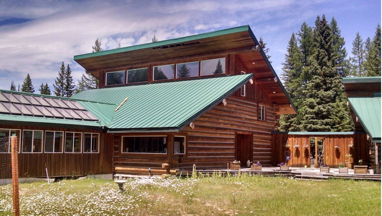 Secluded 3 bedroom lodge tucked in the heart of the Kootenai National Forest