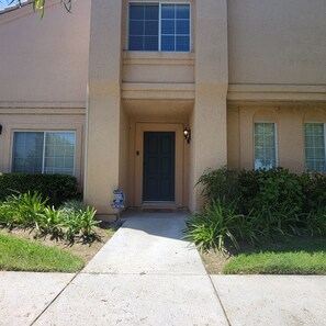 تفاصيل الفندق من الخارج