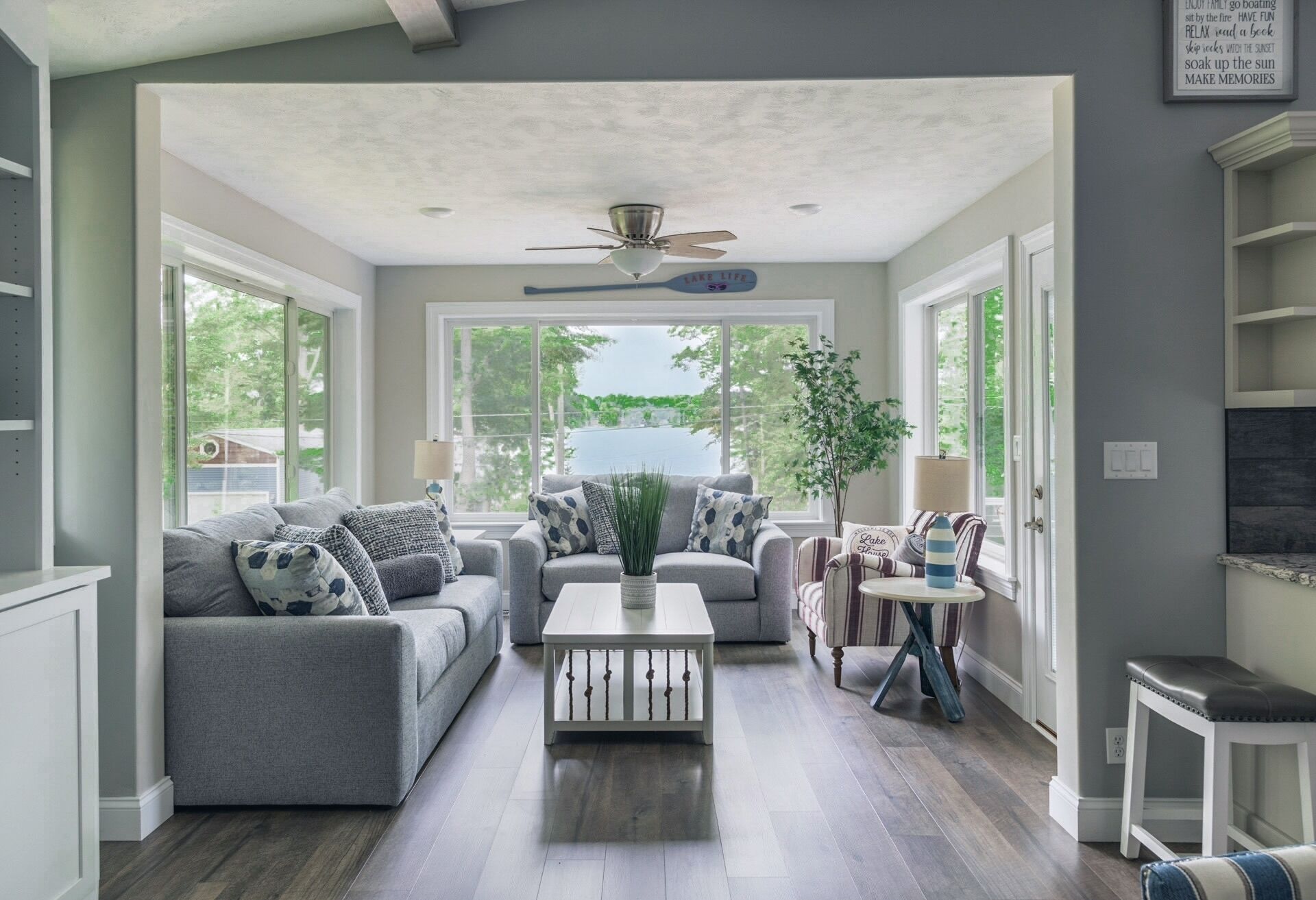 Smart TV, fireplace, ping pong