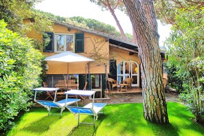 Outdoor dining - Cosy apartment for 5 guests with WIFI, A/C and TV (Castiglione Della Pescaia)
