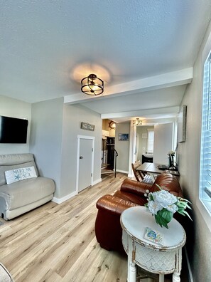 Smart TV, fireplace, computer monitors