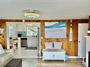 TV connectée, cheminée, écrans d'ordinateur