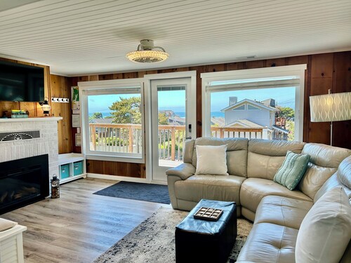 Beautiful, quiet, ocean view home, just 1 short block to easy beach access