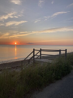 Beach nearby, sun loungers, beach towels