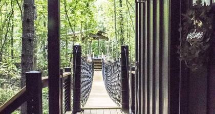 Luxury Treehouse 20 miles from asheville.