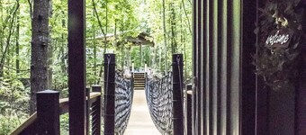 Luxury Treehouse 20 miles from asheville.