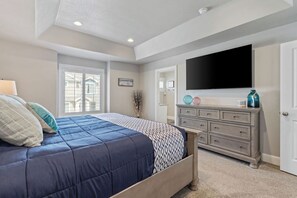4 bedrooms, desk, travel cot, free WiFi - Ultimate Family Getaway – Air Hockey • Ping-Pong • Bikes • Bear Lake Fun! (Garden City)
