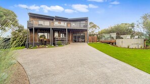Exterior - Skyview with Heated Pool and Views (Blairgowrie)