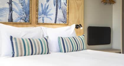 Nightcap at Marine Hotel