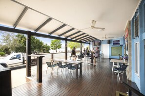 Food and drink - Nightcap at Marine Hotel (Cardwell)