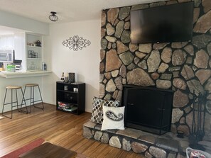 Interior - Nice quiet condo up on a top mountain beautiful views and driving up curves .  (Sevierville)