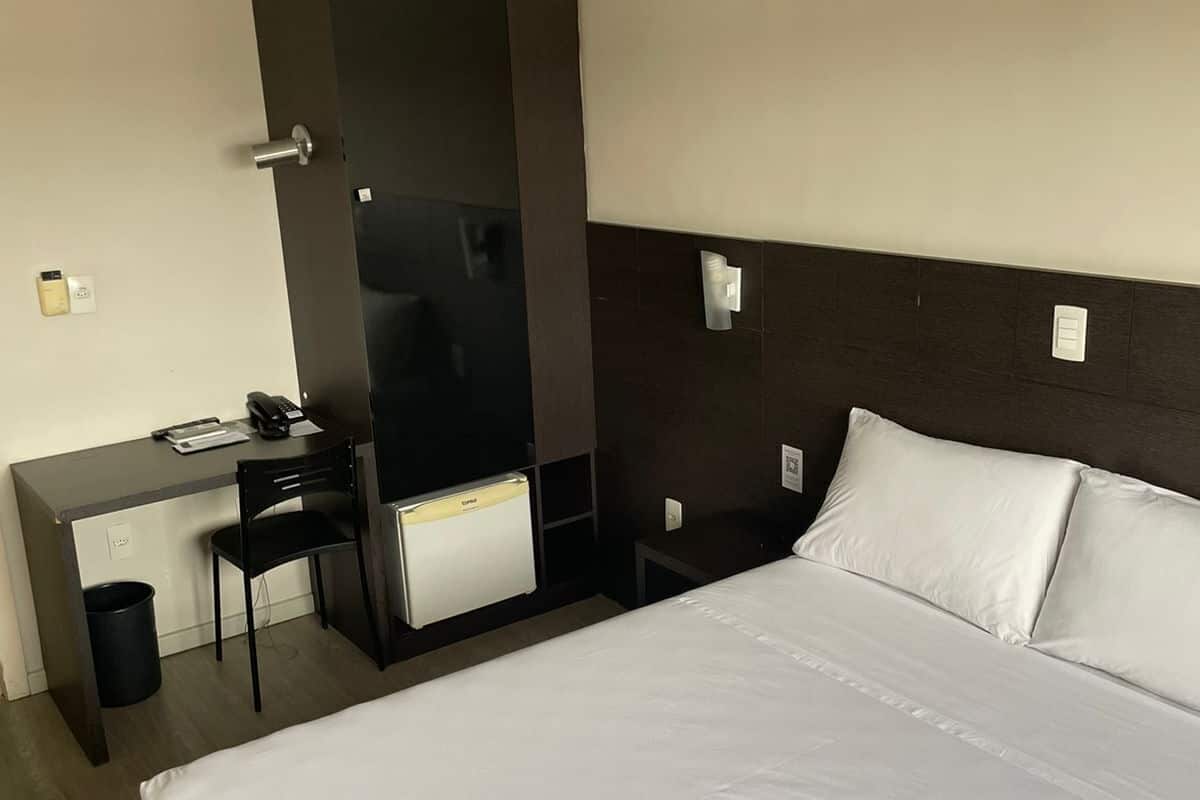 1 slaapkamer, een bureau, een laptopwerkplek, gratis wifi