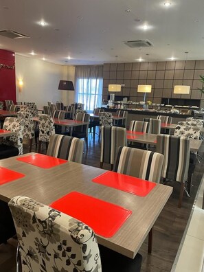 含每日吃到飽早餐