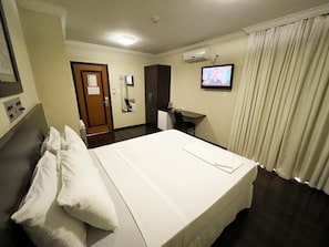 1 Schlafzimmer, Schreibtisch, laptopgeeigneter Arbeitsplatz