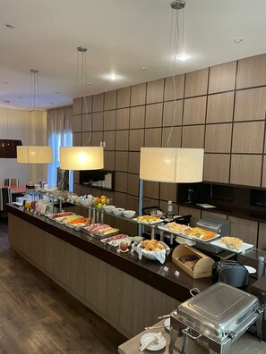 Petit déjeuner buffet compris tous les jours