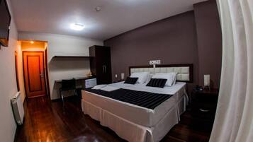 ๋๋ญ์ค๋ฃธ | 1 ๊ฐ์ ์นจ์ค, ์ฑ
์, ๋
ธํธ๋ถ ์์
๊ณต๊ฐ, ๋ฌด๋ฃ WiFi