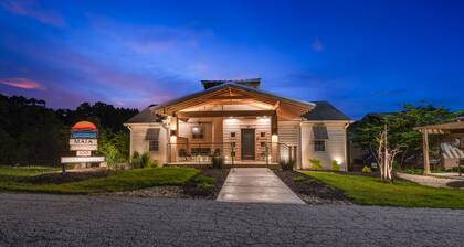 Luxury Lakeview Escape & Marina Access– Near Silver Dollar City