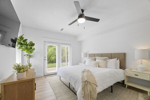 6 bedrooms, desk, iron/ironing board, free WiFi