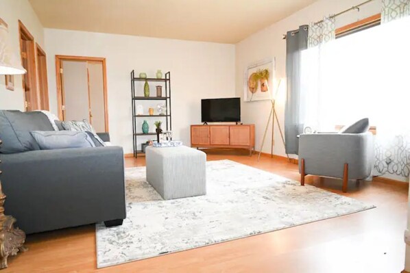 Smart TV, libros y impresora