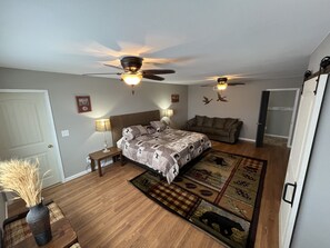 6 bedrooms, iron/ironing board, internet, bed sheets