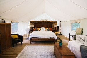 Superior-Zelt | Daunenbettdecken, individuell dekoriert, individuell eingerichtet