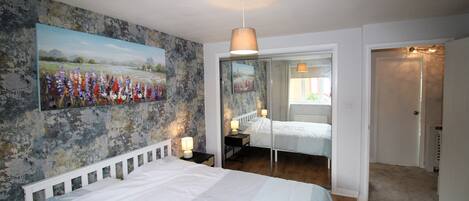 3 bedrooms, iron/ironing board, WiFi, bed sheets