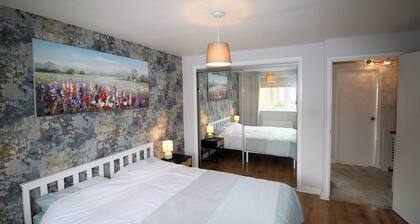 3 Bed Detached - 3 Bathrooms - Parking - Quiet