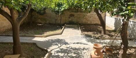 المنطقة المحيطة بالمنشأة