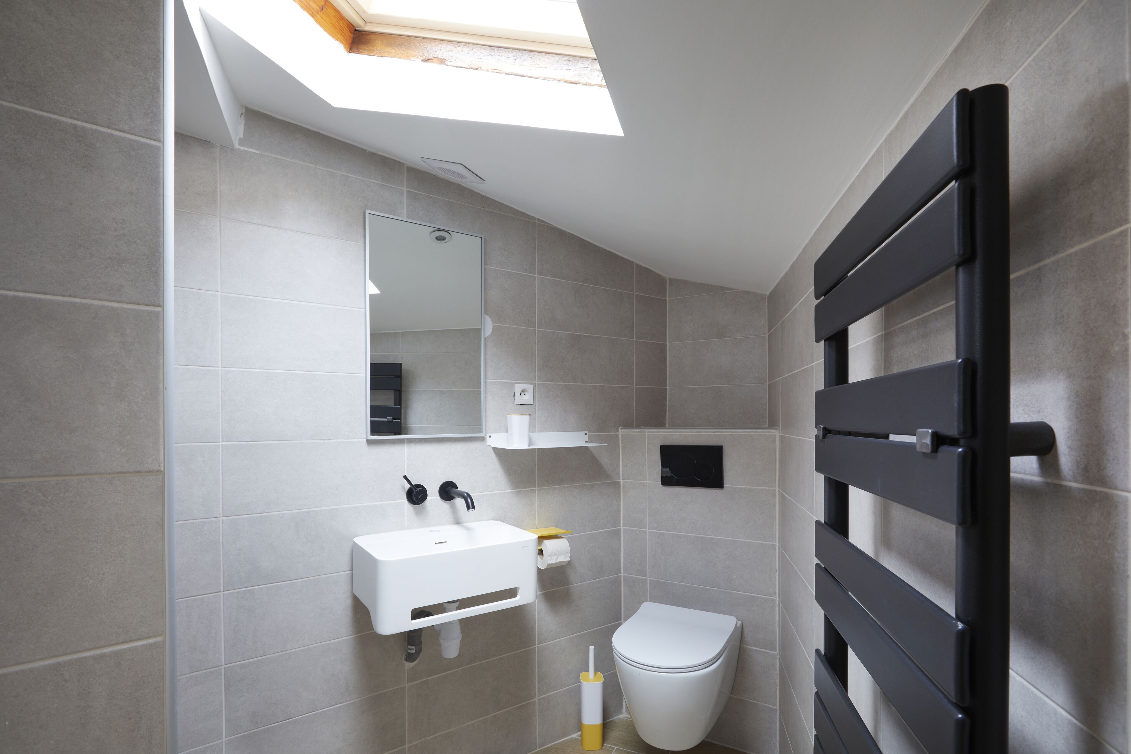 Shower, free toiletries, towels, toilet paper
