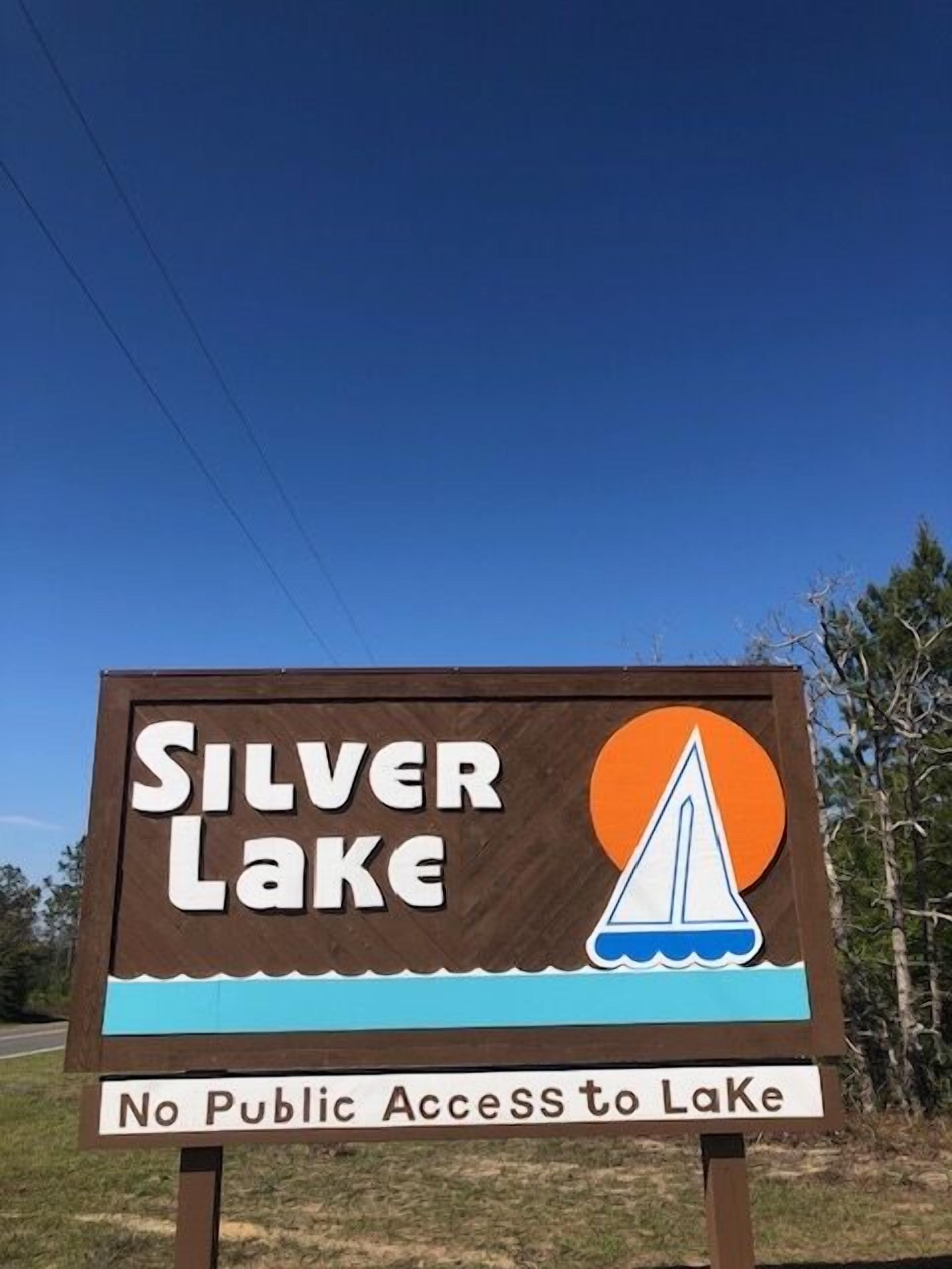  Waterfront home Silver Lake Marianna FL near Blue Springs Rec Park & FL Caverns
