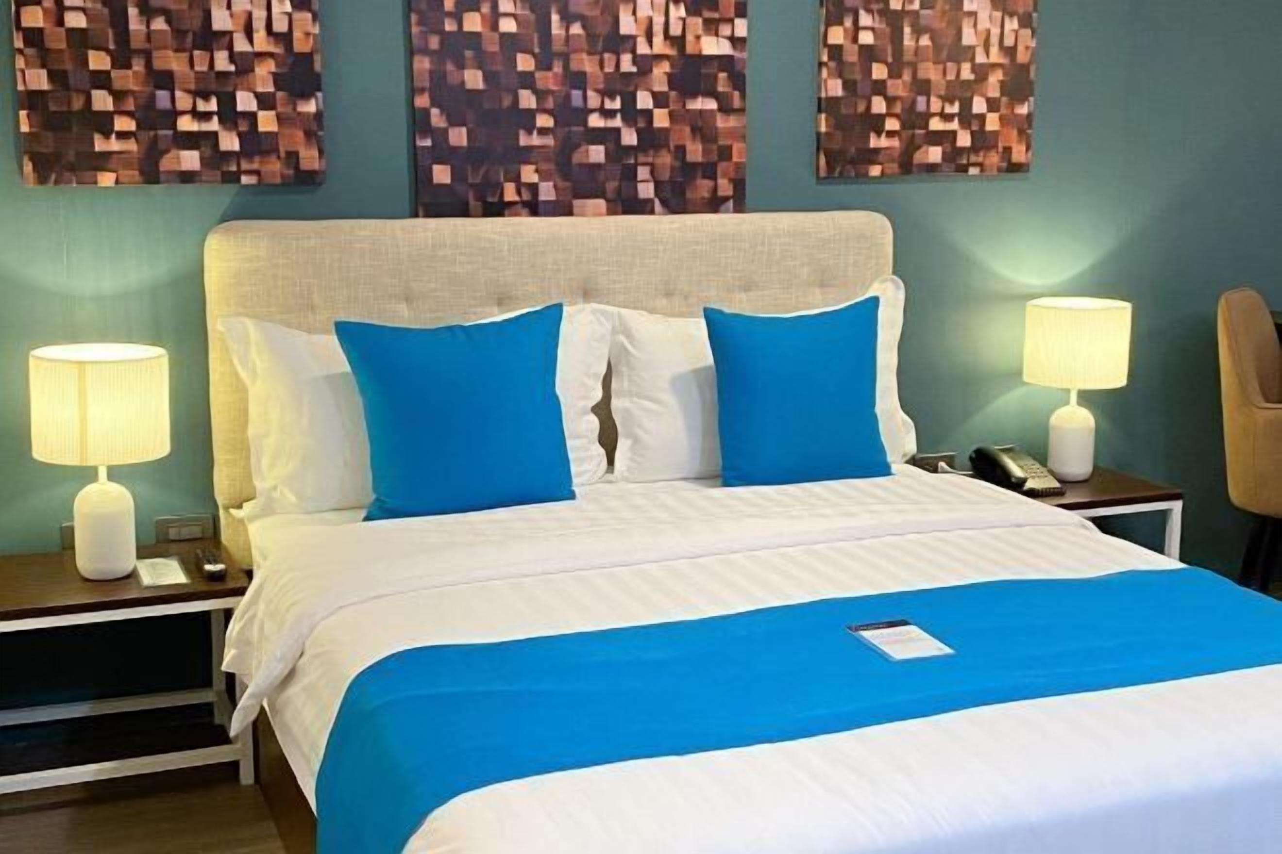 WiFi (無料)、ベッドシーツ