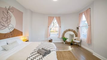 4 habitaciones, tabla de planchar con plancha, wifi y ropa de cama