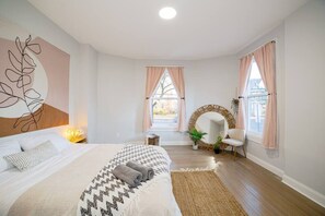 4 bedrooms, iron/ironing board, WiFi, bed sheets