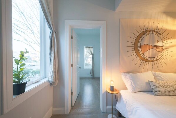 4 bedrooms, iron/ironing board, WiFi, bed sheets