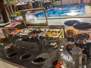 Dagelijks ontbijtbuffet (PHP 300 per persoon)