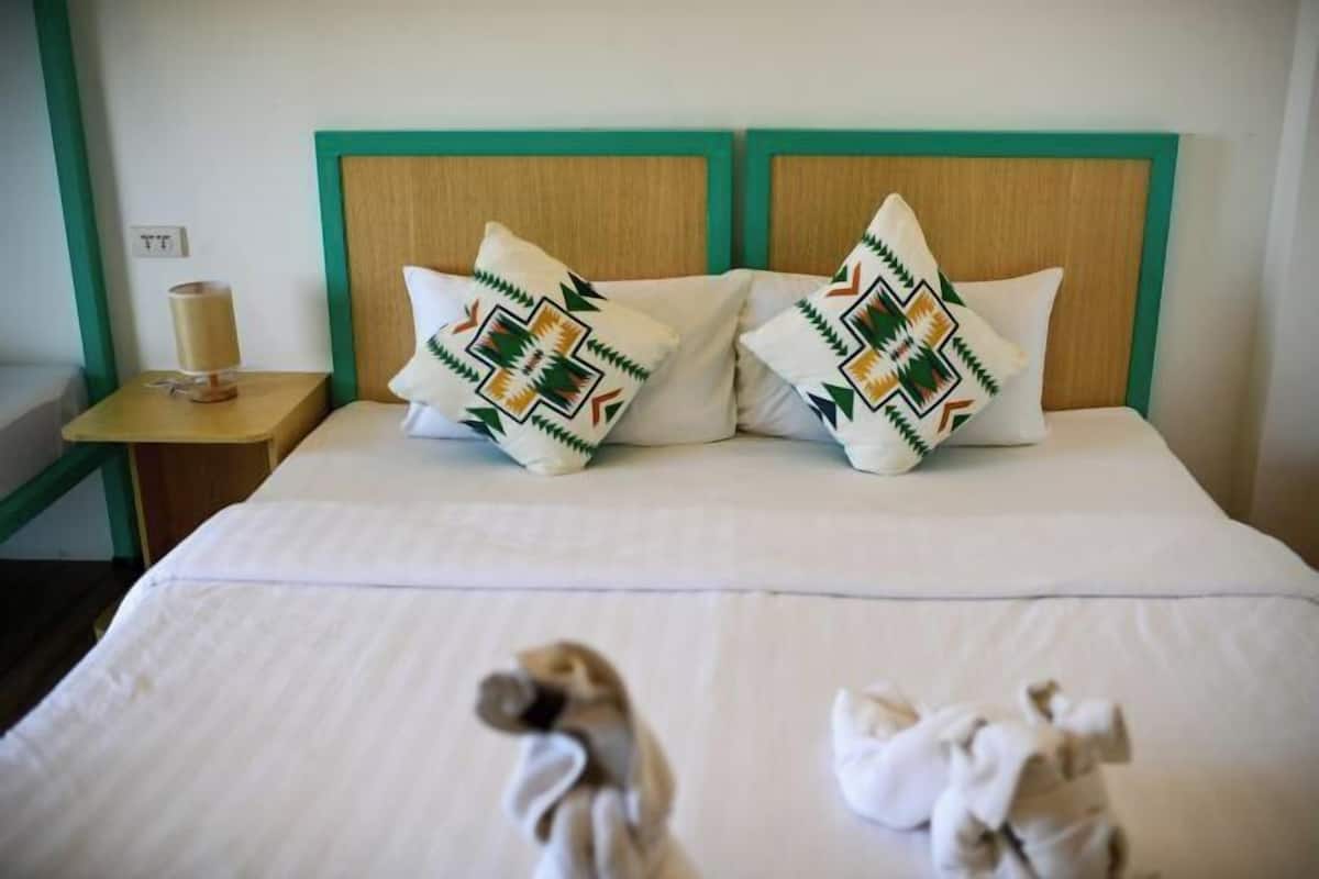 Ropa de cama de alta calidad y escritorio