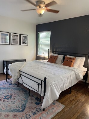 3 bedrooms, iron/ironing board, WiFi, bed sheets - Lilly’s Maison #4- Medical Center, NRG, Galleria retreat (Houston)